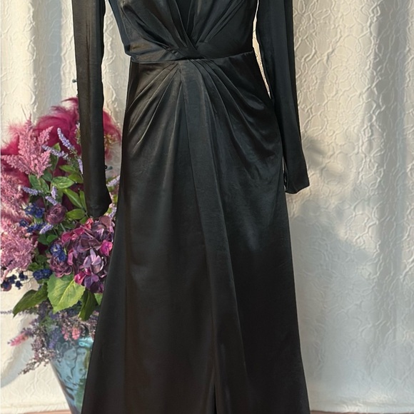 Endearing Elegance Black Satin Long Sleeve Maxi Dress
Lulus ‼️NWT‼️ - Picture 6 of 16